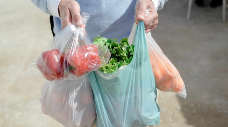 abu-dhabi-bans-single-use-plastic-bags