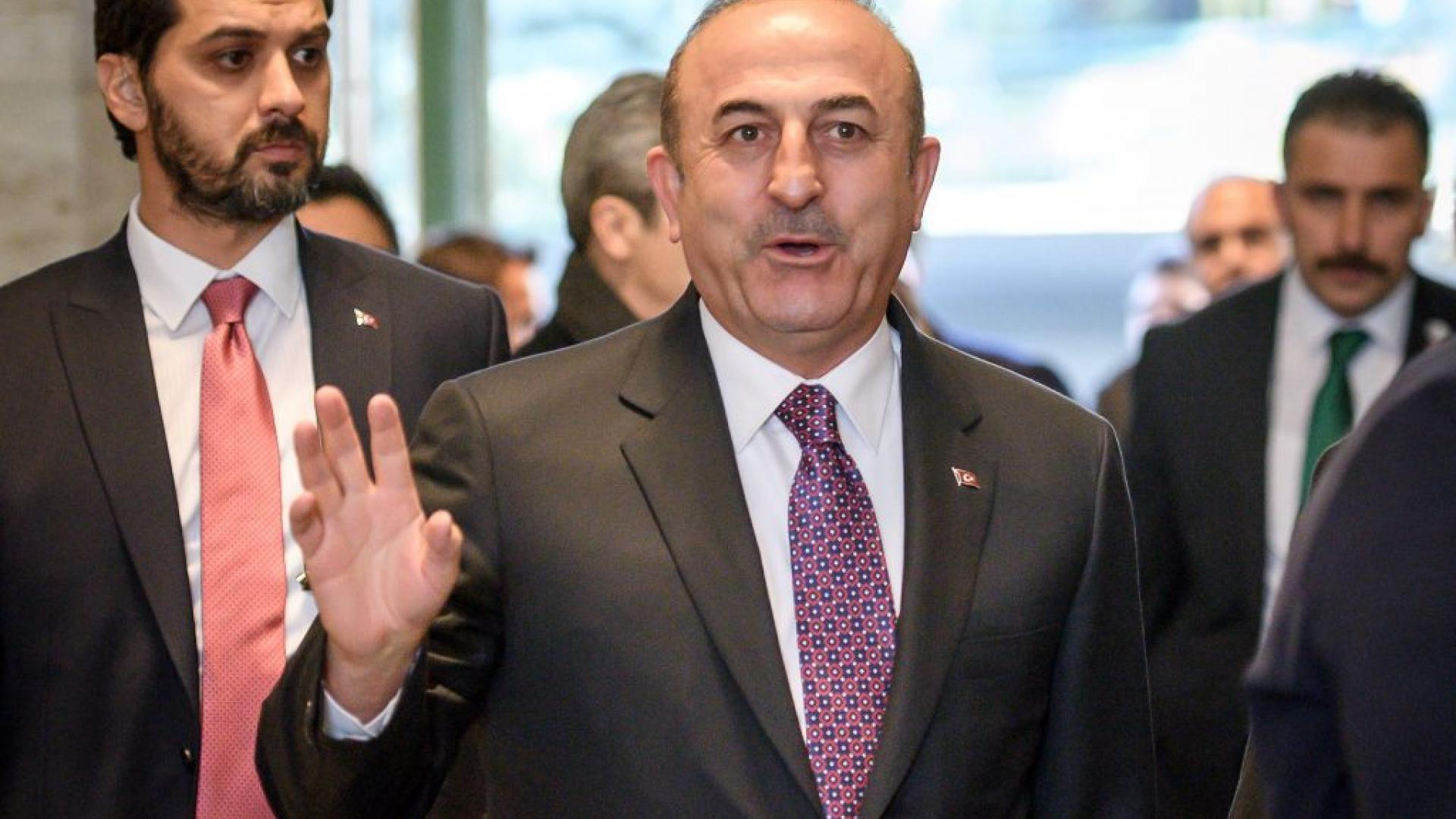 تركيا تحذر اليونان: اضبطوا “طفلكم المدلل” وزير دفاعكم