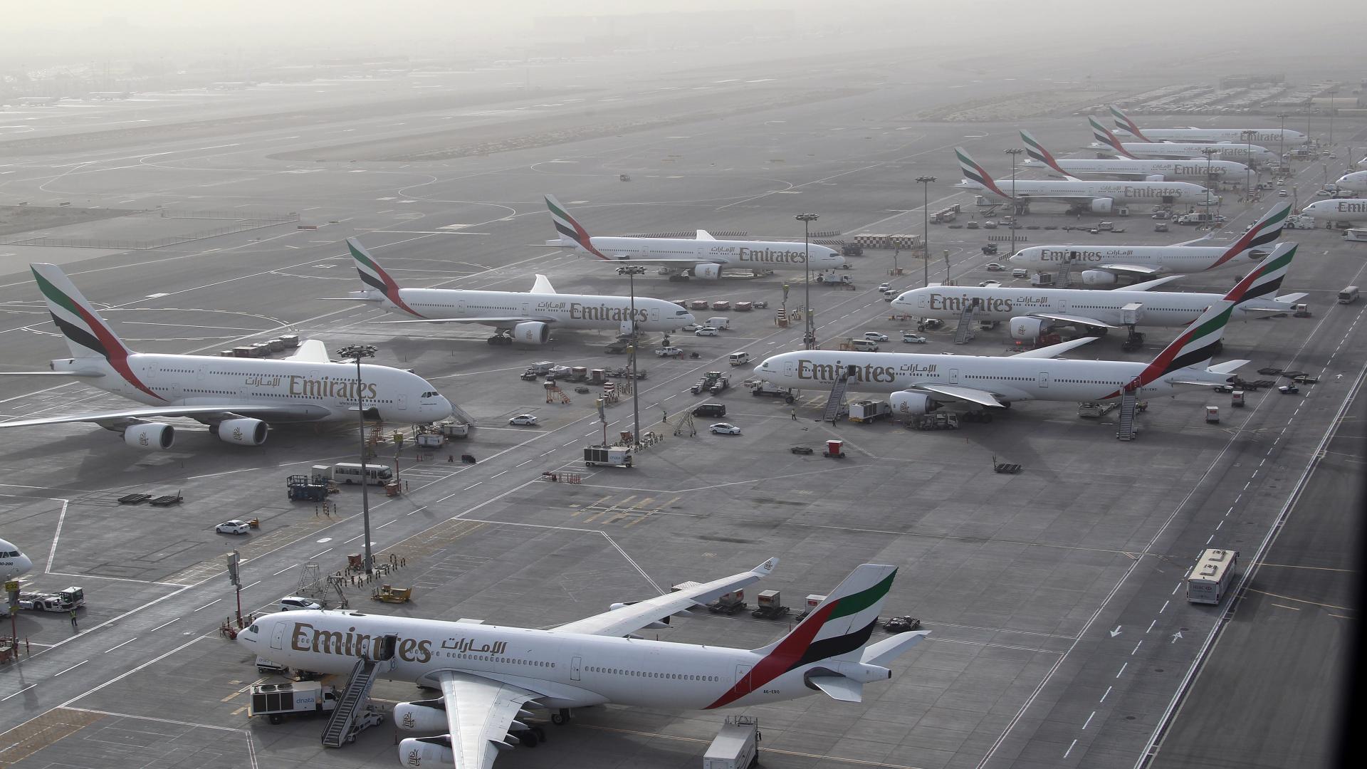عودة حركة الطيران إلى طبيعتها بمطار دبي بعد تعليق مؤقت بسبب “درون”