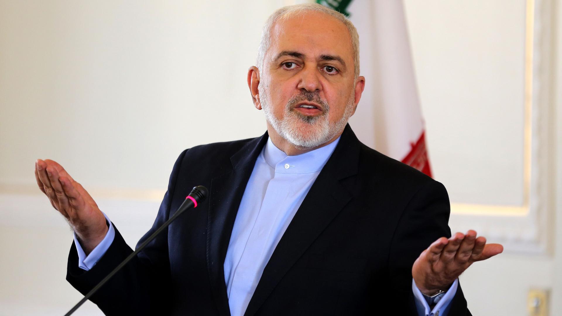 وزير الخارجية الإيراني جواد ظريف يعلن استقالته من منصبه ويعتذر للإيرانيين
