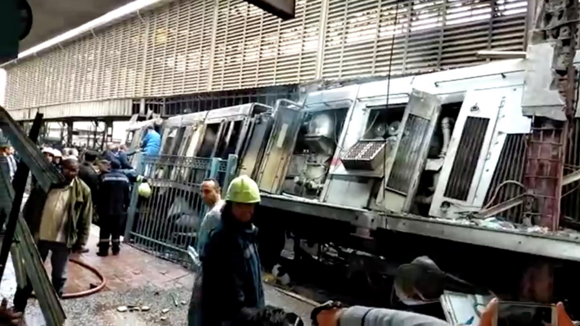 المشاهد الأولية بعد نشوب حريق “هائل” في محطة قطارات مصر