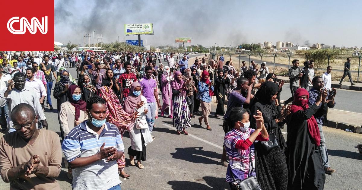 السودان.. مظاهرات خارج المجمع الرئاسي.. والشرطة تُعلن مقتل شخص بـ”أعمال شغب”