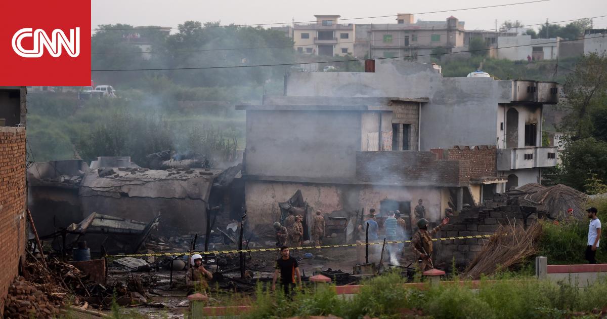 مقتل 17 شخصًا على الأقل بعد تحطم طائرة عسكرية باكستانية بمنطقة سكنية