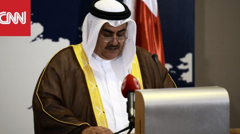 البحرين تدعو رعاياها لمغادرة لبنان فورا.. ووزير الخارجية يعلق على موقف بيروت من عملية حزب الله