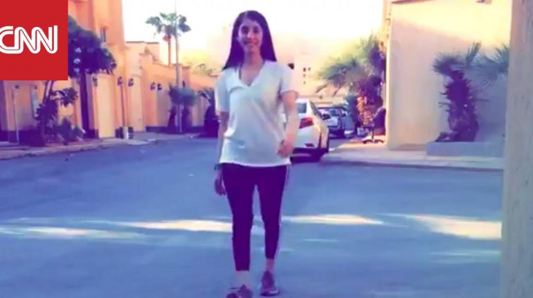 بعد ظهورها “بدون عباءة” في الرياض.. مناهل العتيبي بجلسة تصوير في شارع التحلية
