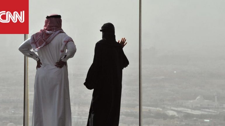 السعودية.. أمير الرياض يرد على منتقدي “دمج الصفوف الأولية”